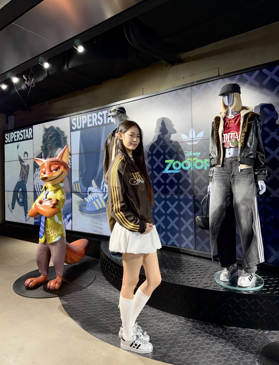 ZootopiaToday's tweet photo. 🛍️ Merchandise Watch: adidas × Zootopia Apparel Collection 🦊🐰👟✨
Even adidas stores have invited Nick and Judy inside! 😭🏙️
Disney fans, get ready to scream — adidas Originals × Zootopia has officially stepped out of the movie and into real life!
✨ Judy-inspired brown jacket
The retro Three Stripes give it plenty of streetwear energy, while the panelled design adds just the right amount of cool detective DNA. 🕵️‍♀️🐰
💚 Nick-inspired green jacket
Green meets yellow and white for a laid-back, roguishly charming look that feels perfectly Nick Wilde.
And as a Nick × Judy partner outfit? I’m locking this one in. 🔒🦊🐰
👟 Superstar sneakers
The classic shell toes get their own Zootopia graphics, plus special details on the padded tongues and heels. Comfortable underfoot while still bringing plenty of style.
🎤 And the store itself joined the collaboration too!
A giant record-wall installation, plus Judy and Nick displays, makes almost every corner feel ready for a cinematic photo shoot. 📸✨
The relaxed fits are easy to layer and style — put one on and you’re basically ready to become an honorary citizen of Zootopia. 🌆😂
So before your size disappears…
grab your own “Flash” and hurry over! 🐌💨
🔁 Share this with your Zootopia partner — because this collection is practically begging for a Nick & Judy matching outfit. 🦊💚🐰