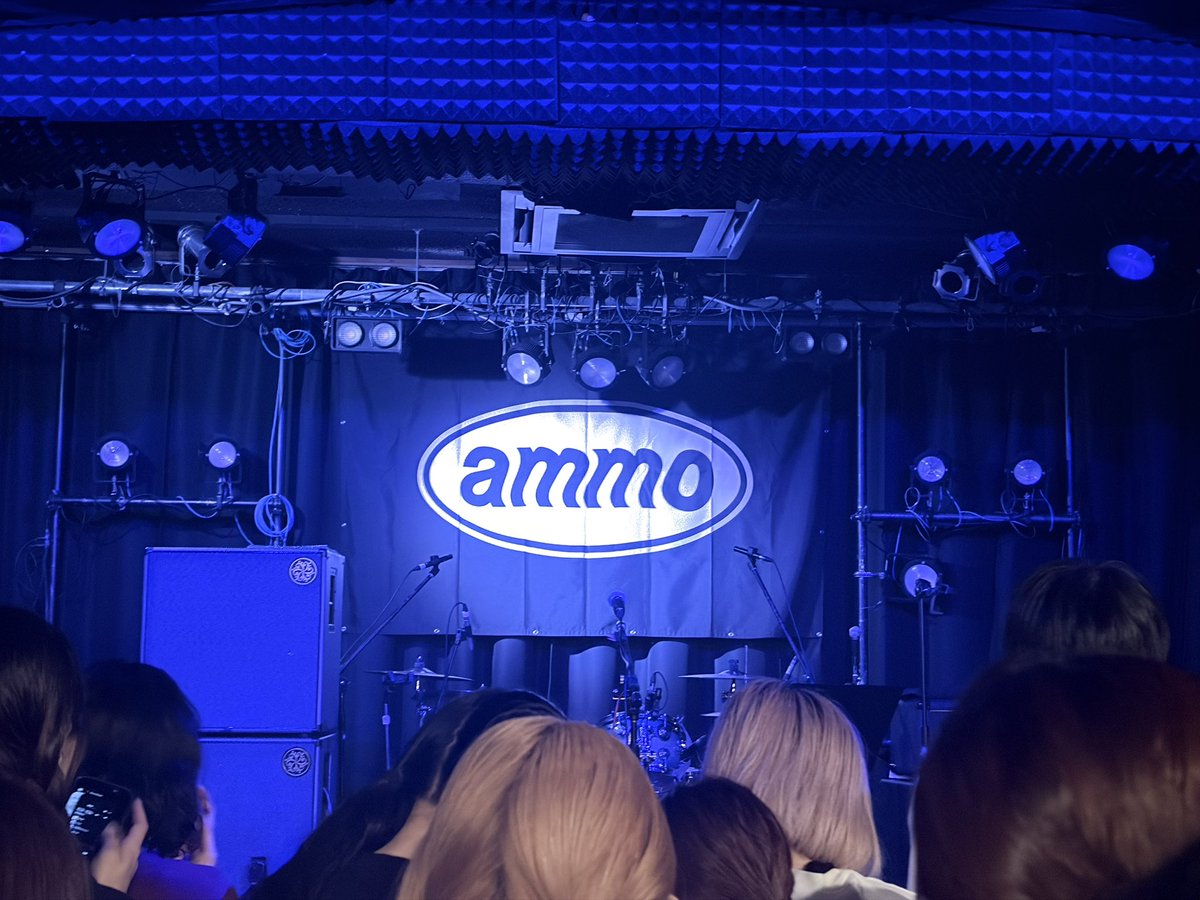 jiyuuninngenn's tweet photo. ほぼ1年ぶりのammo    ほんとにほんとに最高すぎた転んだら｢立て！！｣って女の子たち引っ張ってその子たちと最後楽しかったねって話してほんとにライブハウスだいすき https://t.co/nlXjRJShdv