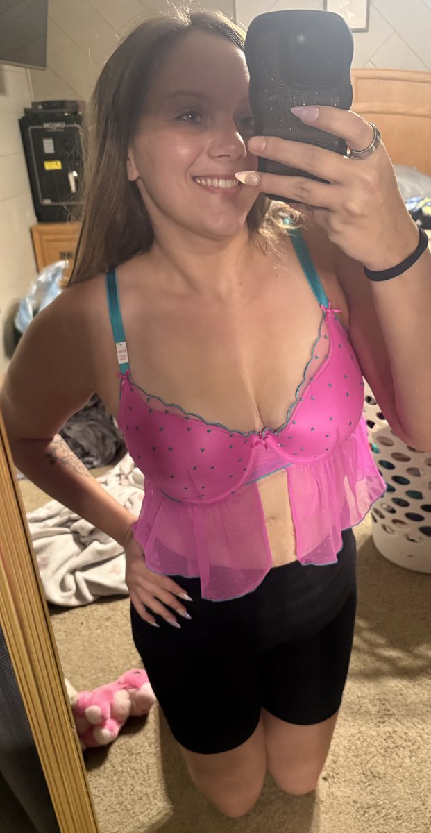 TheFloraThorn's tweet photo. Bought new bras but can’t decide my favorite :( pls help
Which would you pick for me to wear in your next 5 for $5 photo set?
#milf #hugeboobs #paypig #femdom #findom #tribute https://t.co/8fsegYOfVs