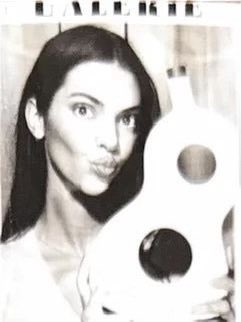 kendallsjbrs's tweet photo. Kendall Jenner promoting 818 Tequila at the 'Galerie on Sunset' restaurant in Los Angeles, CA - 09/10.

📸 More pics: https://t.co/SO8bUNRBjb https://t.co/Kj8pttHv2p