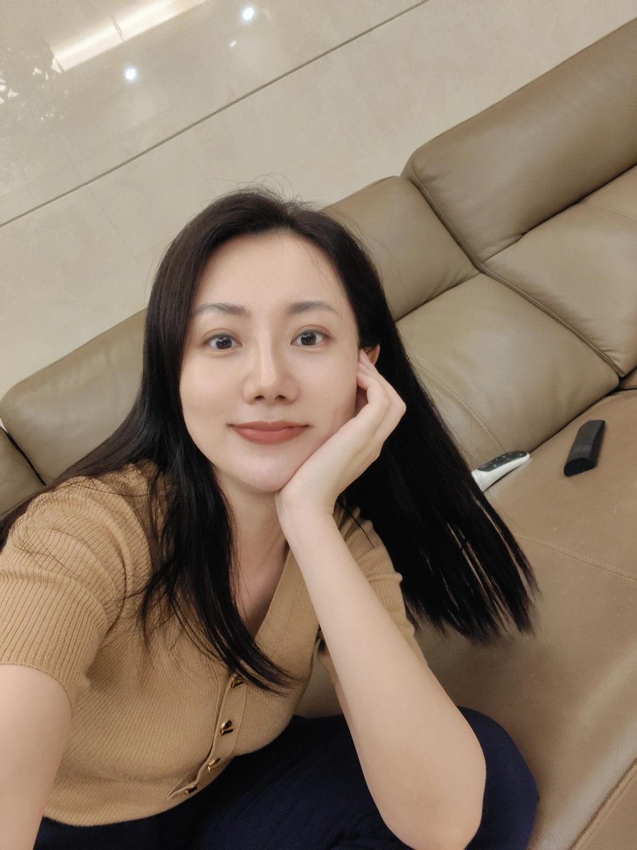 BasantahmBasant's tweet photo. 昨晚小哥的体力还是不行，喜欢成熟稳重的大叔，13cm以上，10分钟以上的请举手......我看看有多少？？？ https://t.co/PgsBhlDNt2
