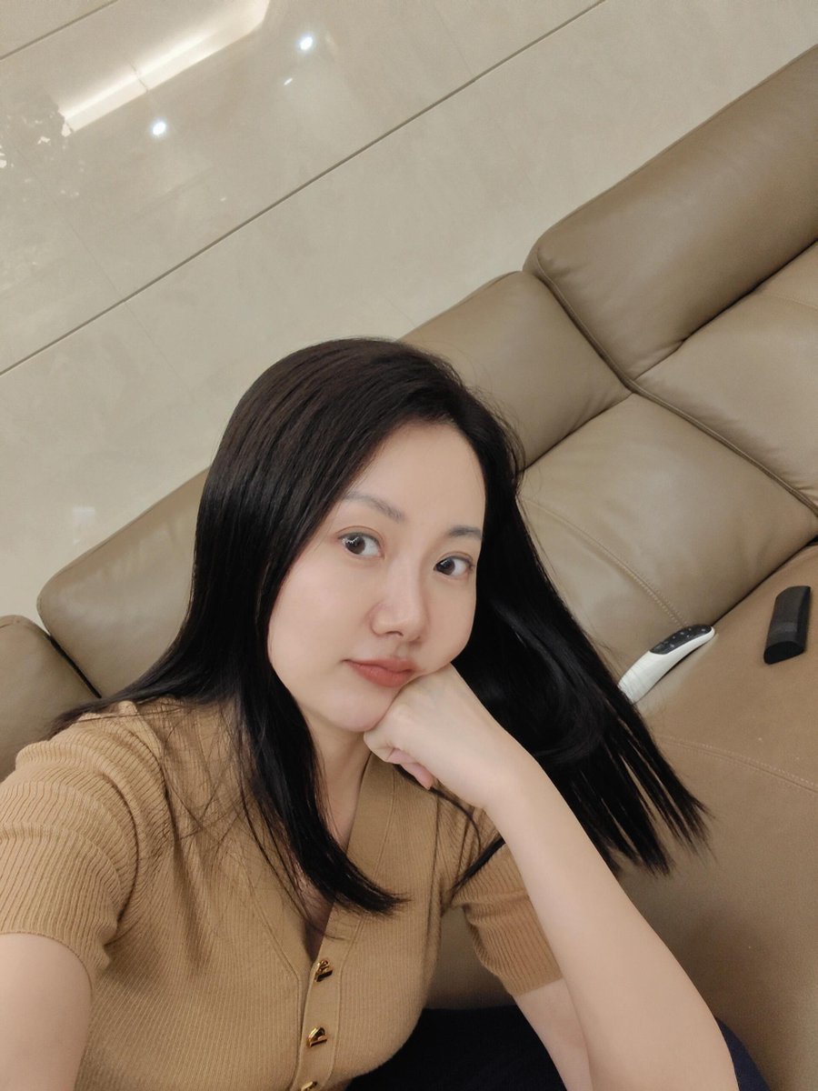 BasantahmBasant's tweet photo. 昨晚小哥的体力还是不行，喜欢成熟稳重的大叔，13cm以上，10分钟以上的请举手......我看看有多少？？？ https://t.co/PgsBhlDNt2