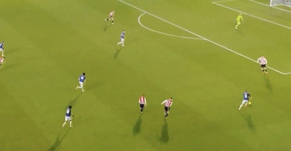 Afc_Nels20's tweet photo. Yes i do bro. This pass never got to Gyokeres. In fact, the pass went backwards 🤦🏽‍♂️ https://t.co/aQqb2eZh1N
