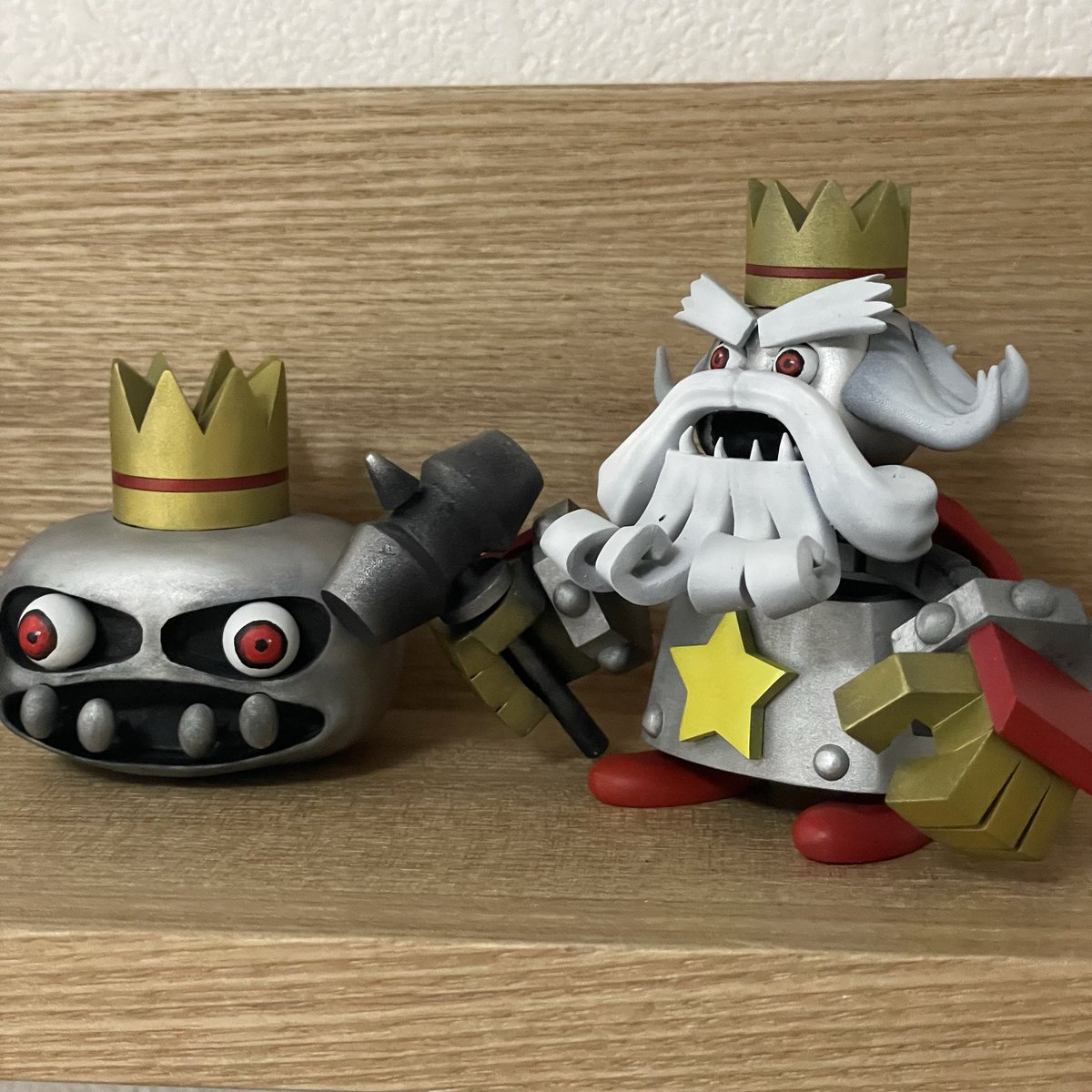 mita1233668's tweet photo. やっとできたー^_^!!!
マリオRPG ラスボス カジオー !
高さ8センチないくらいで小型です。
当時は小学生やったかな?
このラスボスのフィギュアが欲しいと思ってたけど発売されることはなかったね🎃
#マリオRPG #マリオ #mario #smithy #ハンマー #カジオー https://t.co/GlfoCwAISo