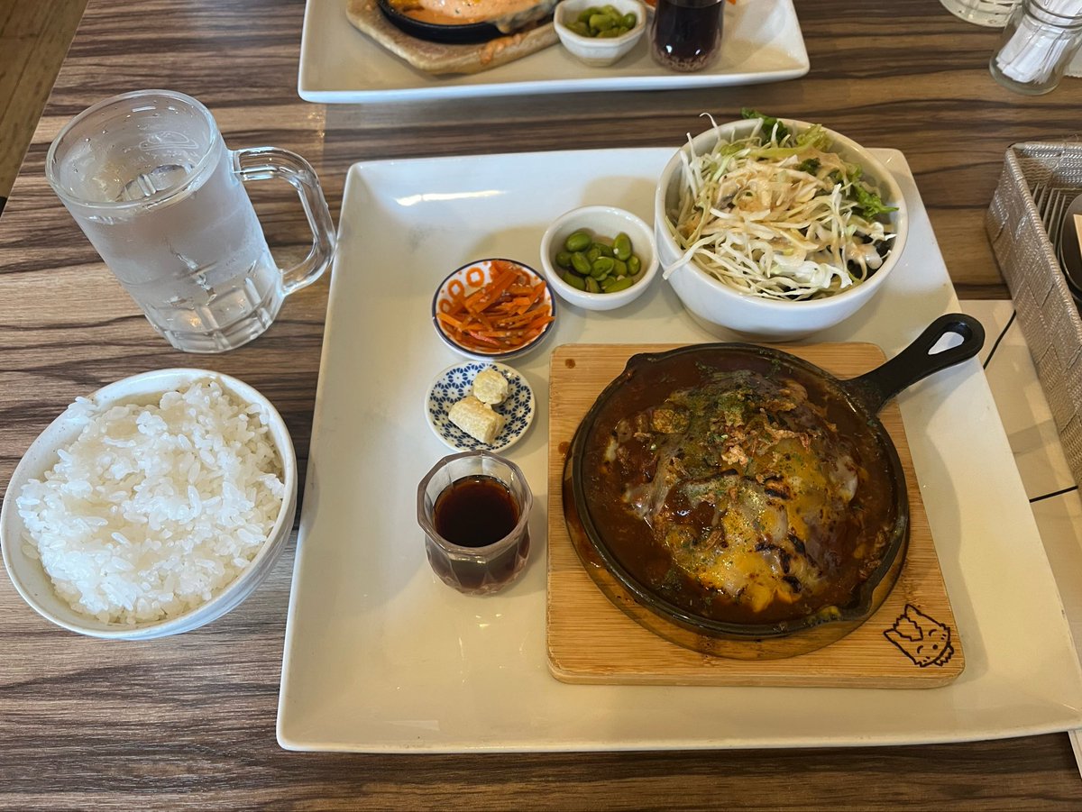 Camomi0909's tweet photo. はい、優勝した、2週連続ハンバーグ！！
明日から連勤です！！！！！ https://t.co/FPhA20EPJv