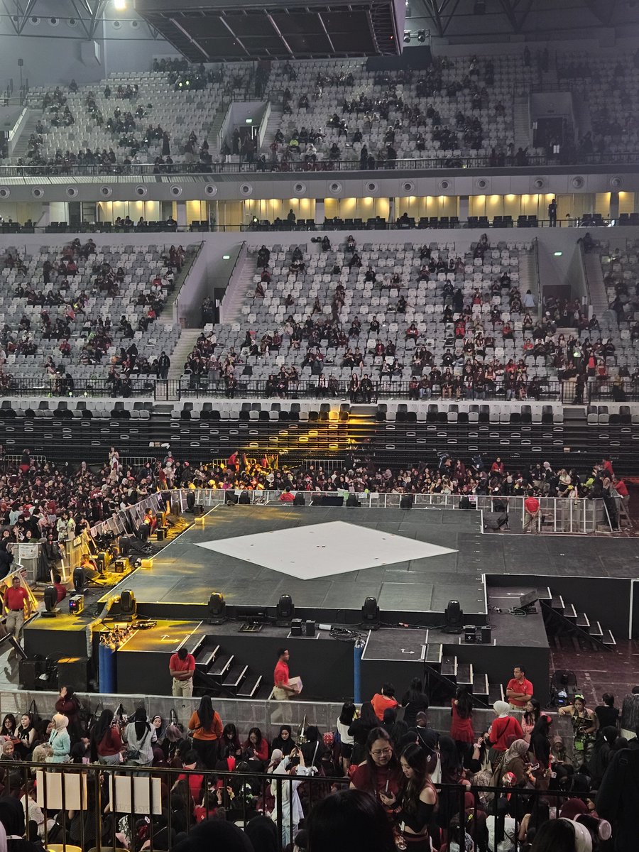 fall___ing's tweet photo. REDLINE! I'M READY! ❤️‍🔥❤️‍🔥

#NCT127_5TH_NEOCITY_THE_REDLINE
#THE_REDLINEinJakarta https://t.co/irLq5YFetF