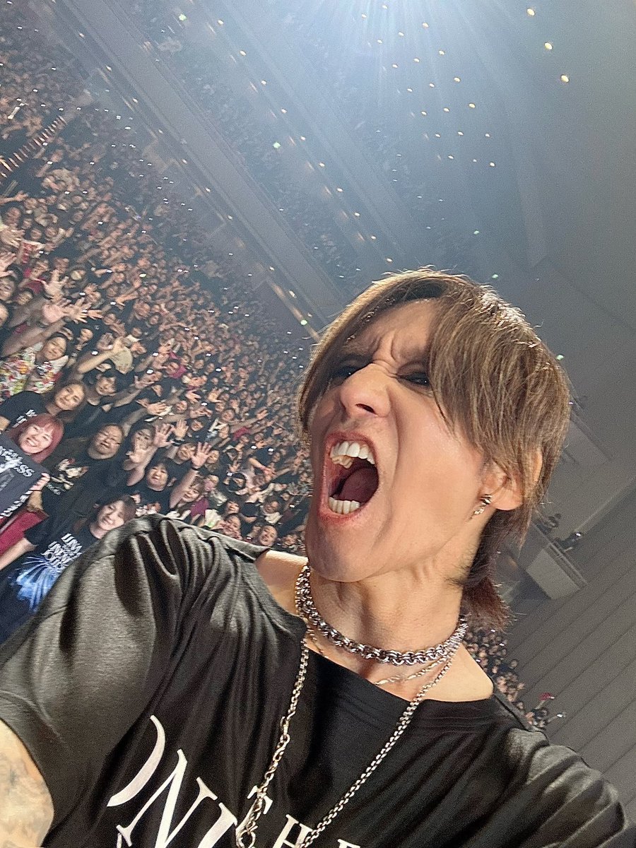 SUGIZOofficial's tweet photo. From Fukuoka with Love 0923.

10日前ですが、
UNENDING JOURNEYツアー 福岡公演Day2、
みんな最高に素晴らしかった！
流石正真正銘第２の故郷 福岡、やはり最幸最狂でした！
本当にありがとう。
また必ず帰還するね。

そして今日、こちらもまごうことなき第２の故郷 仙台、
しかも我らがホーム 仙台サンプラザ公演。
今日も更に上を目指して全霊で臨むよ。
みんな、共に極上の昇天を！

#LUNASEA
#UNENDINGJOURNEY_FOREVER　
#SUGIZO