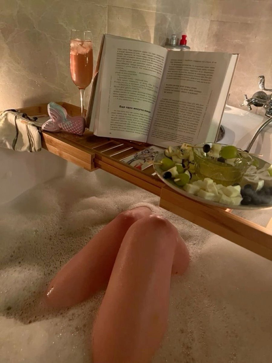 Diorgirlx's tweet photo. keep taking care of yourself ✨🥂 https://t.co/ZOA2xw3GHV