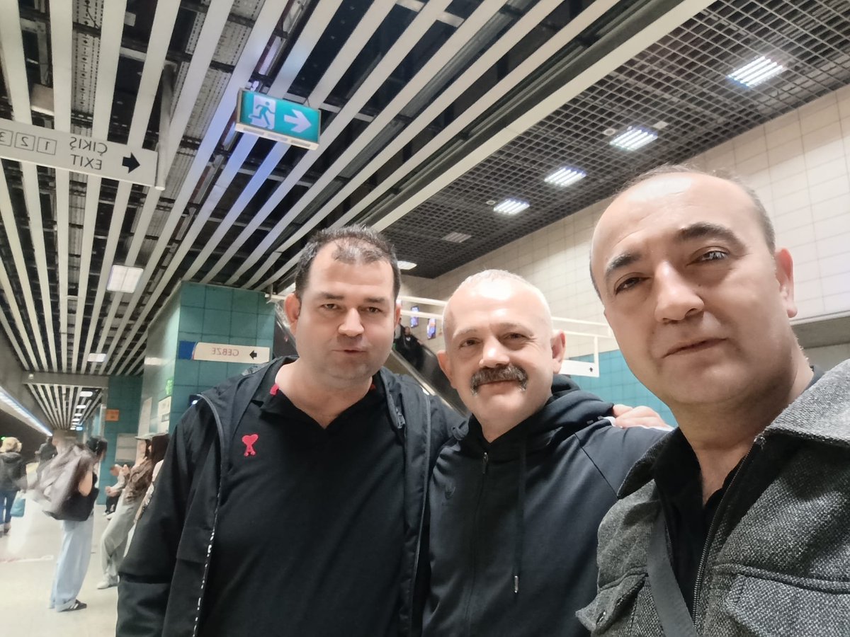 Erdal28342834's tweet photo. Topal Osman’ın torunları Ankara’ya geliyor! 🇹🇷
Kademeli emeklilik mücadelemiz için 18 Ekim 2026’da Ankara Ulus’tayız.
Siz hangi şehirden geliyorsunuz? Yorumlara yazın, nerelerden buluşacağımızı görelim! ✊
@GiresunluuSelim
@birol1000453
@EmadDernegi
#KademeMeclisinişi https://t.co/nPdYco7we8