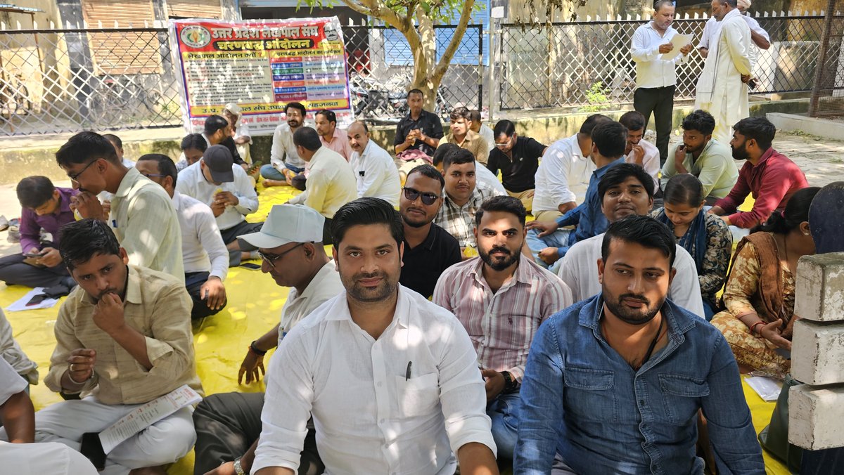 Dharmen73249691's tweet photo. मा० मुख्यमंत्री योगी जी 100 रूपये महीने के साइकिल भत्ते में लेखपाल कैसे 3 दिनों के अंदर आय, निवास, जाति व IGRS की जांच कर कैसे रिपोर्ट देगें?

#लेखपाल_की_मांग
#लेखपाल_की_जायज_मांगे
@yadavakhilesh
@CMOfficeUP
@ABPNews
@aajtak
@RahulGandhi
@BJP4UP
@myogiadityanath
@AmitShahOffice https://t.co/ALEY1YFwo0