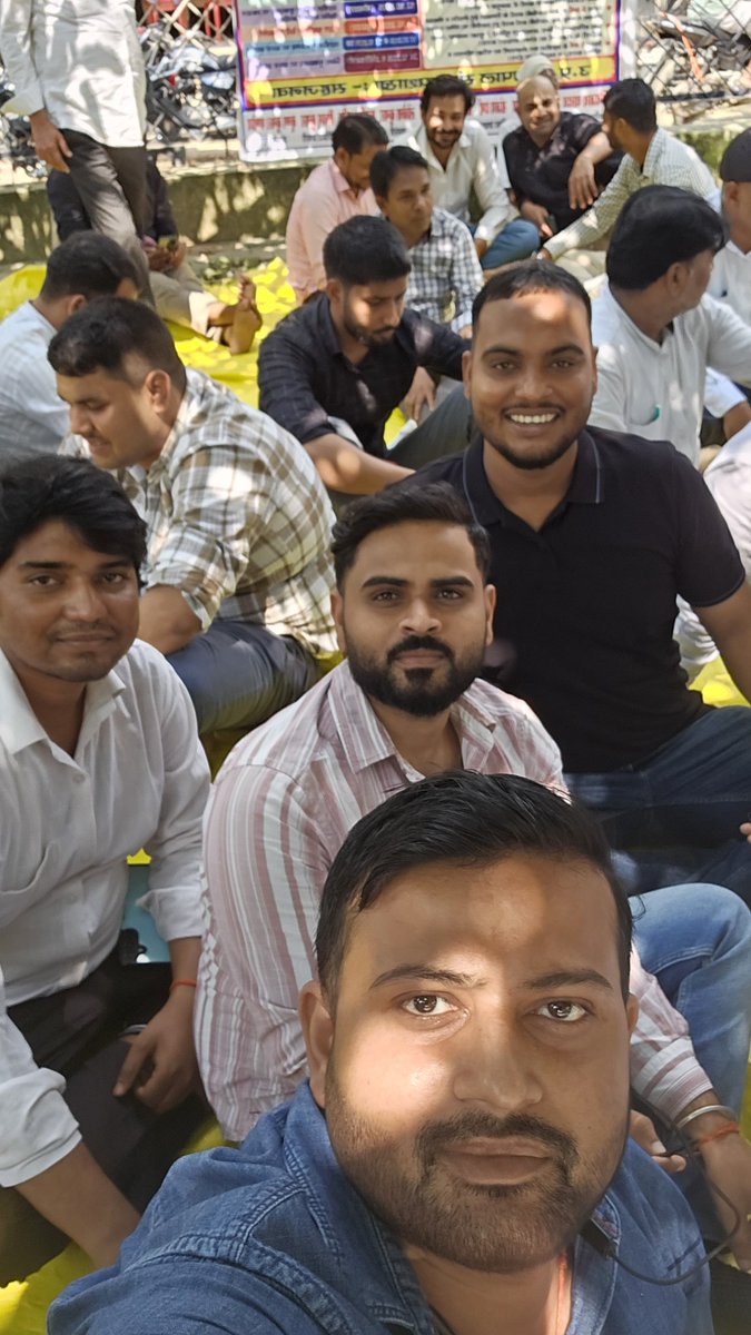 Dharmen73249691's tweet photo. मा० मुख्यमंत्री योगी जी 100 रूपये महीने के साइकिल भत्ते में लेखपाल कैसे 3 दिनों के अंदर आय, निवास, जाति व IGRS की जांच कर कैसे रिपोर्ट देगें?

#लेखपाल_की_मांग
#लेखपाल_की_जायज_मांगे
@yadavakhilesh
@CMOfficeUP
@ABPNews
@aajtak
@RahulGandhi
@BJP4UP
@myogiadityanath
@AmitShahOffice https://t.co/ALEY1YFwo0