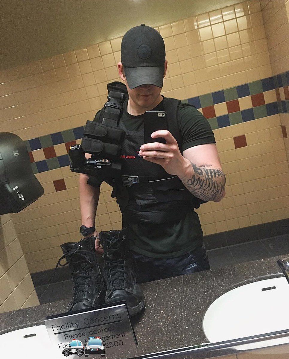 Masonwk2o's tweet photo. Getting Ready For Work.. 👮‍♂️🚔🇺🇸 https://t.co/KT4dW1j6jQ