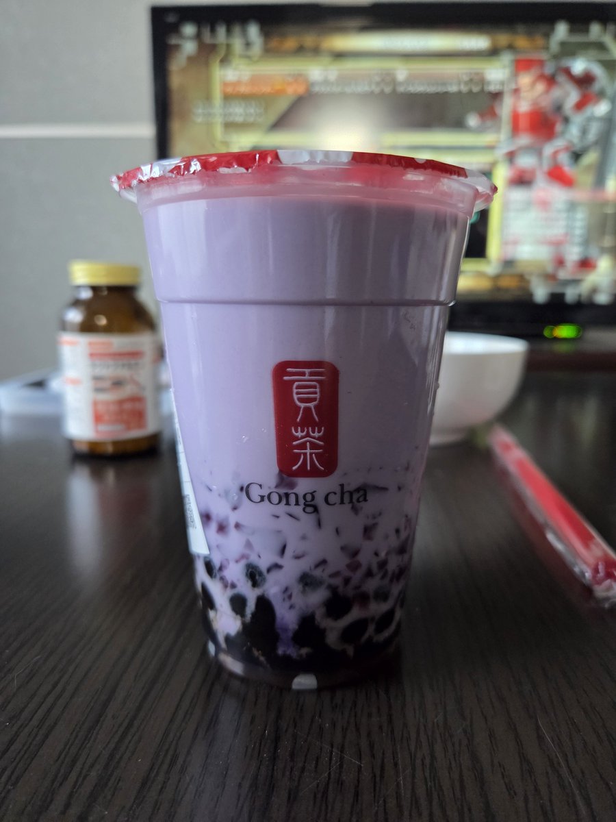 c_amakuchi's tweet photo. 初めてGong cha飲みました。
ぶどうのやつでタピオカ入り。
ドドドドってもちもちしたぶどうが入ってくるような感覚に驚愕しました。 https://t.co/lAIgVj79kE