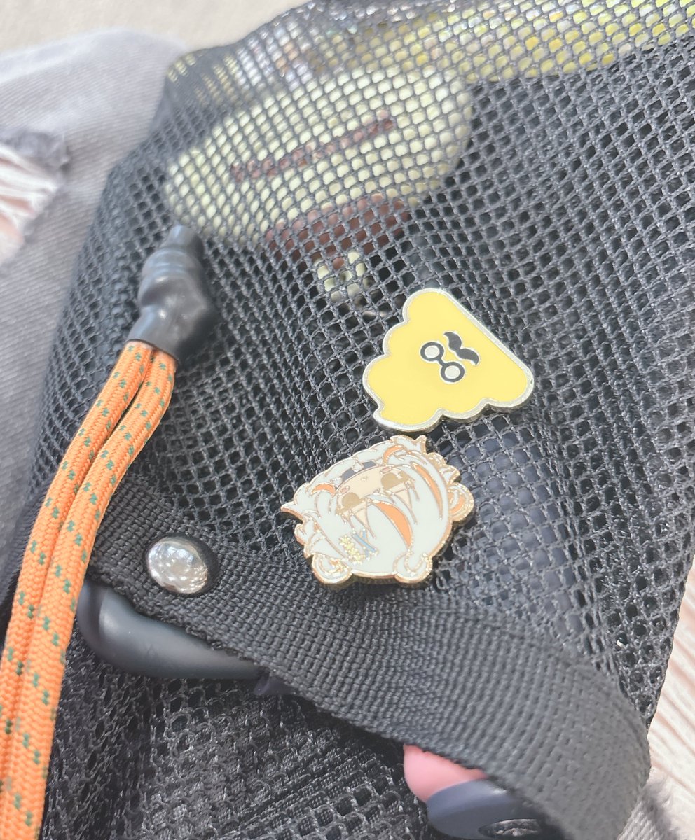 K2K2panic's tweet photo. ダンボールいれる袋家に忘れたのでマミさんを取ってゲーセンのデカ袋を合法入手した
うんちとやな犬を添えて https://t.co/hD0W64HRa4