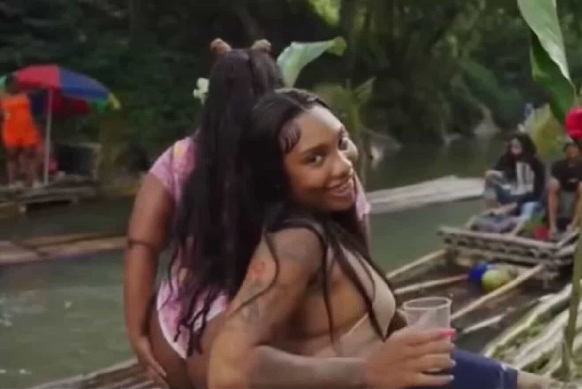badbtchmaraj's tweet photo. @swxftzen https://t.co/TNloesCFPN
