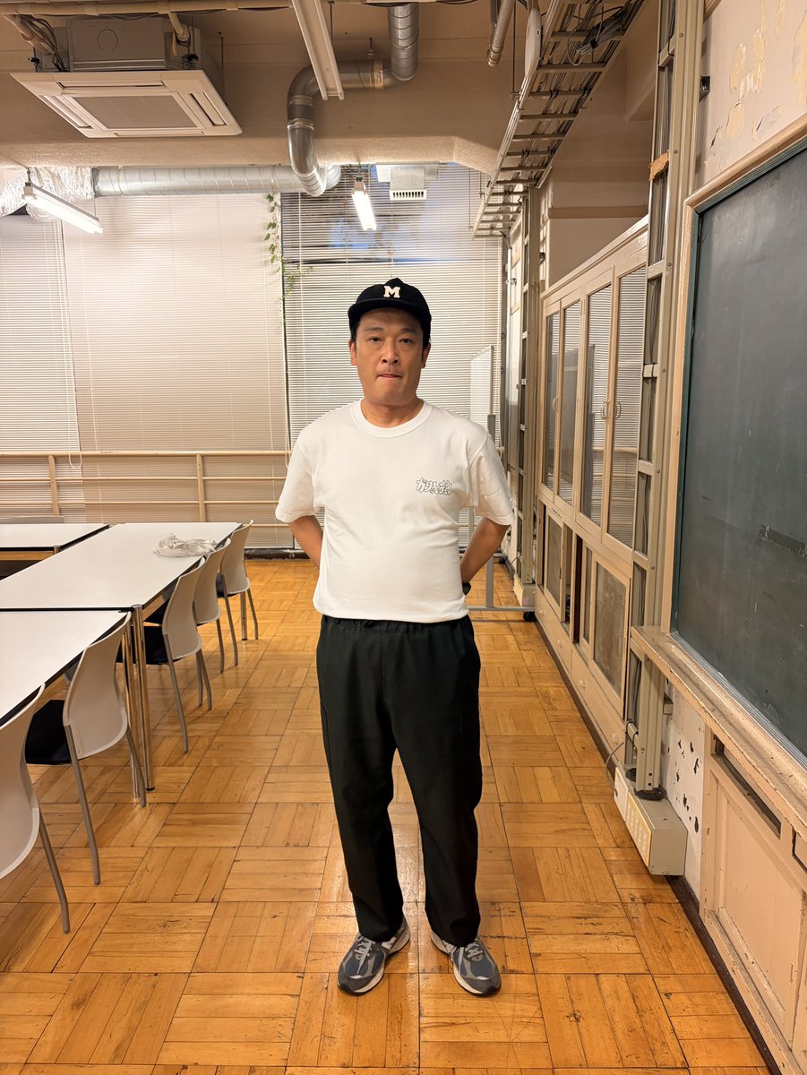 yoshimot6ppongi's tweet photo. ／
🎁グッズ販売のお知らせ！🎁
＼

10/4(日)16:45開演
『ガリットチュウ芸歴30周年！ギュッとしたら３年！〜色々ありましたが皆様のおかげです〜爆笑還元単独ライブ』

【商品】
💫毛塚治虫書き下ろし『ガリットチュウ』オリジナルTシャツ（白・黒）：¥3,500（税込）
※サイズはM／L／XLの3種

【販売場所】
YOSHIMOTO ROPPONGI THEATER　劇場ロビー

【販売時間】10/4(日)
①16:00～16:45
②18:45（終演後）～19:10

※現金、クレジット、電子マネー、QRコード決済が利用可能となります。
※チケットをお持ちでない方もご購入いただけます。
※数に限りがあるため、売り切れ次第終了となります。

公演の記念にぜひお買い求めください🔔