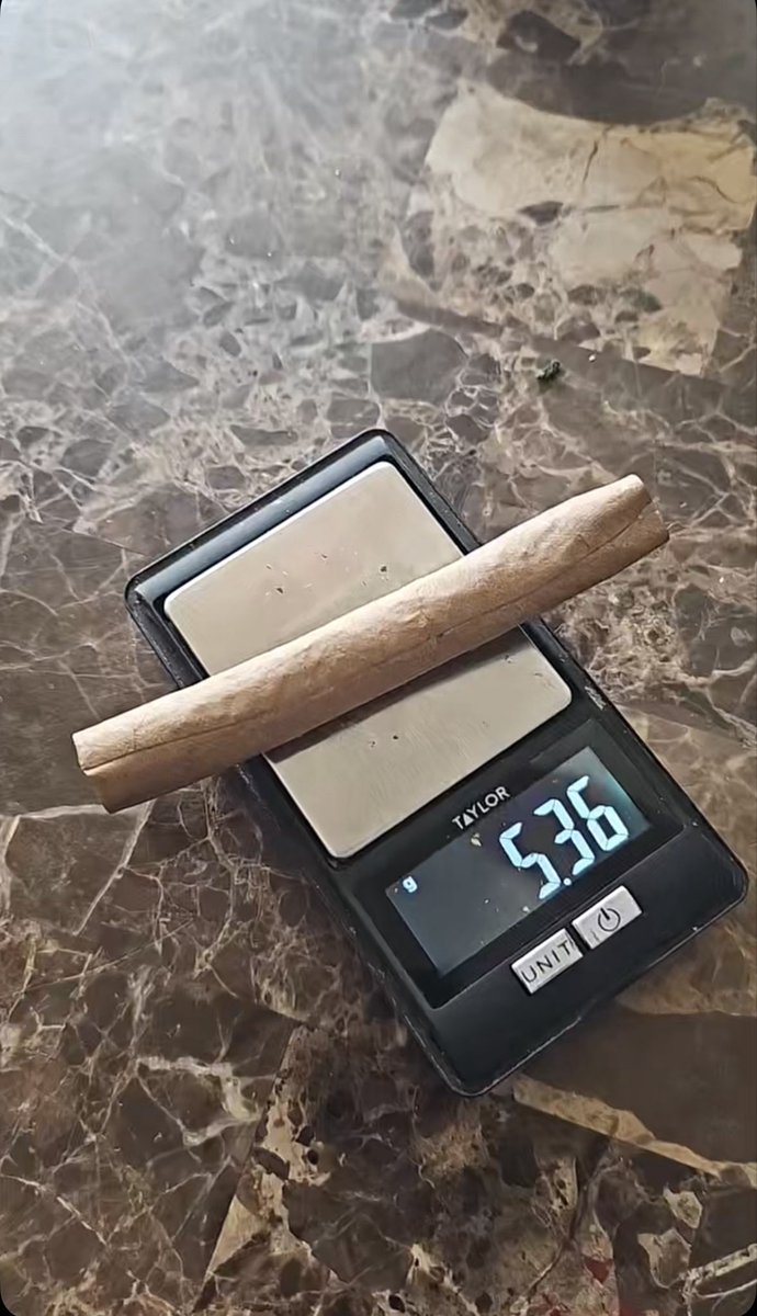 ReedSmokes's tweet photo. 5.3 g a day, keeps the doctor away #blunts #weedtwt #stoned #smoker #doubledecker https://t.co/TOjqJjA11w