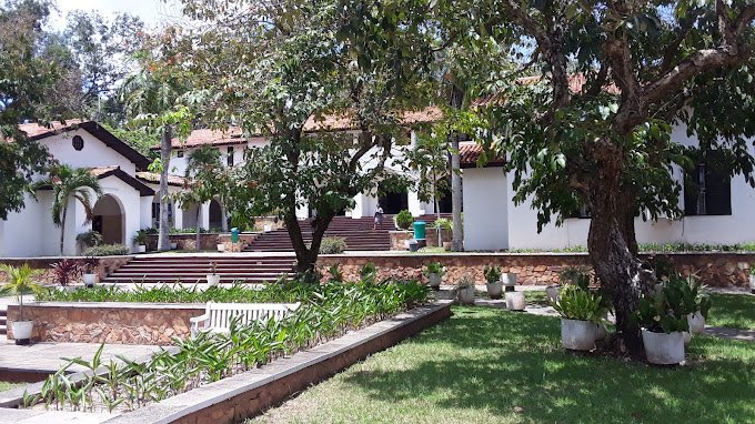 vol_studios's tweet photo. 📍📍HALL FEES📍📍

In 2021, residential fees for the traditional halls was around GHS800 for the whole academic year.

Five years later, it has increased to around GHS3,000 (275% increase) without any major improvements to the facilities.

Stay tuned.✅ https://t.co/FxP6lt4DWw