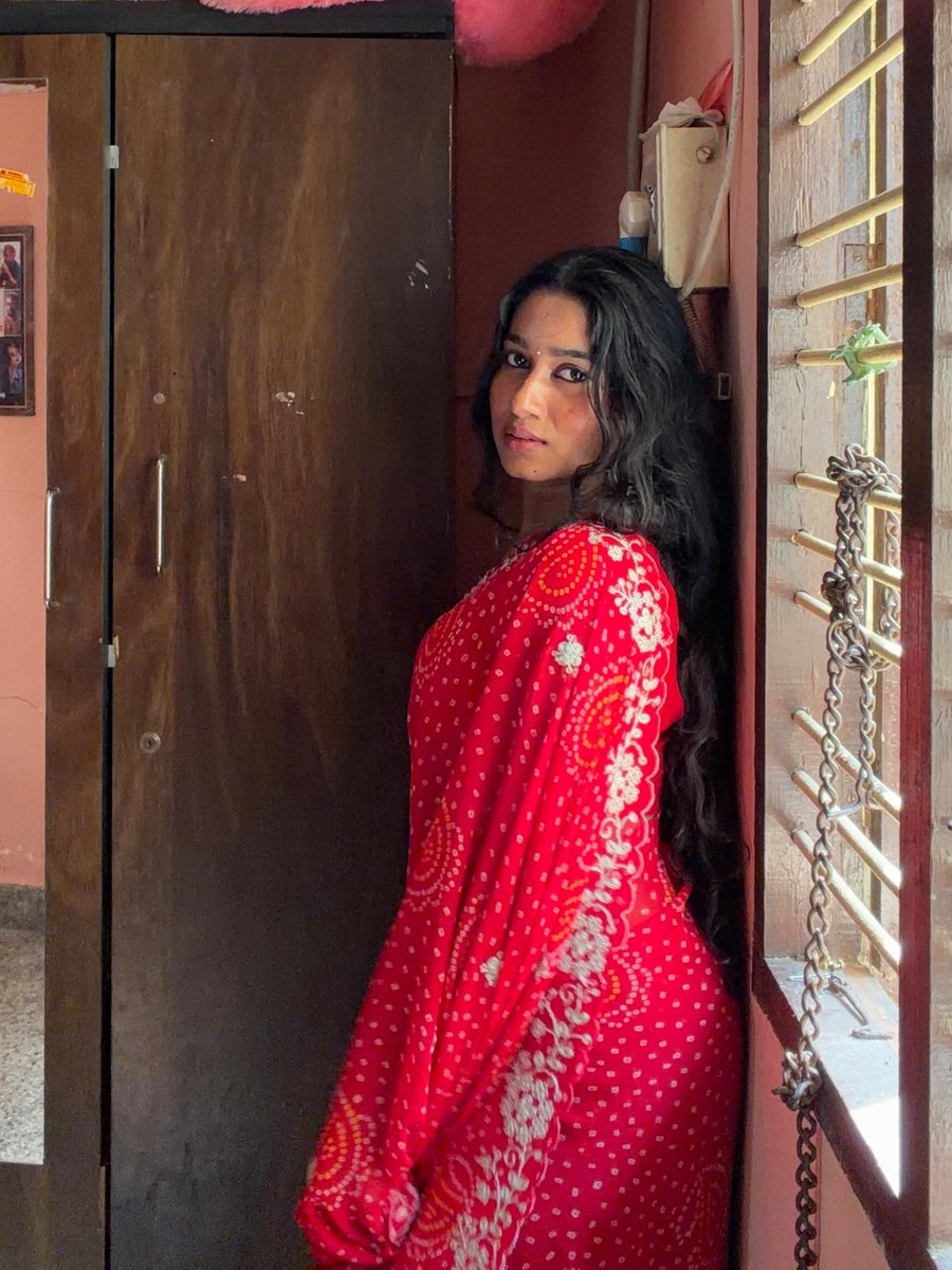 RoobiniKutty's tweet photo. ♥️😎🔥 #SareeLove https://t.co/v7sN5nMAem