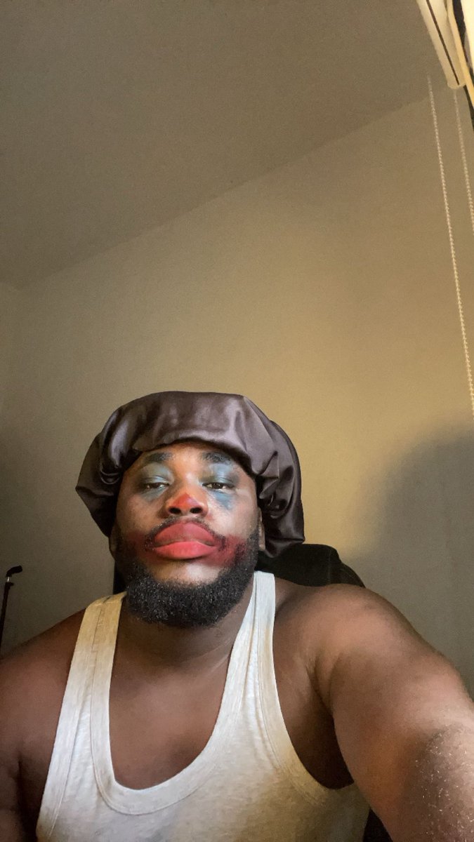 BLAQ_Spac's tweet photo. How every woman see a man with a little Dick https://t.co/2R0RfNSLK0