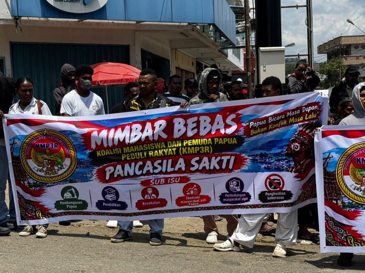 Jusni07's tweet photo. Kegiatan mahasiswa Papua yang mengangkat tema persatuan dan kehidupan bermasyarakat. #PapuaJagaPancasila #PapuaSetiaNKRI https://t.co/iBko3YAL8g