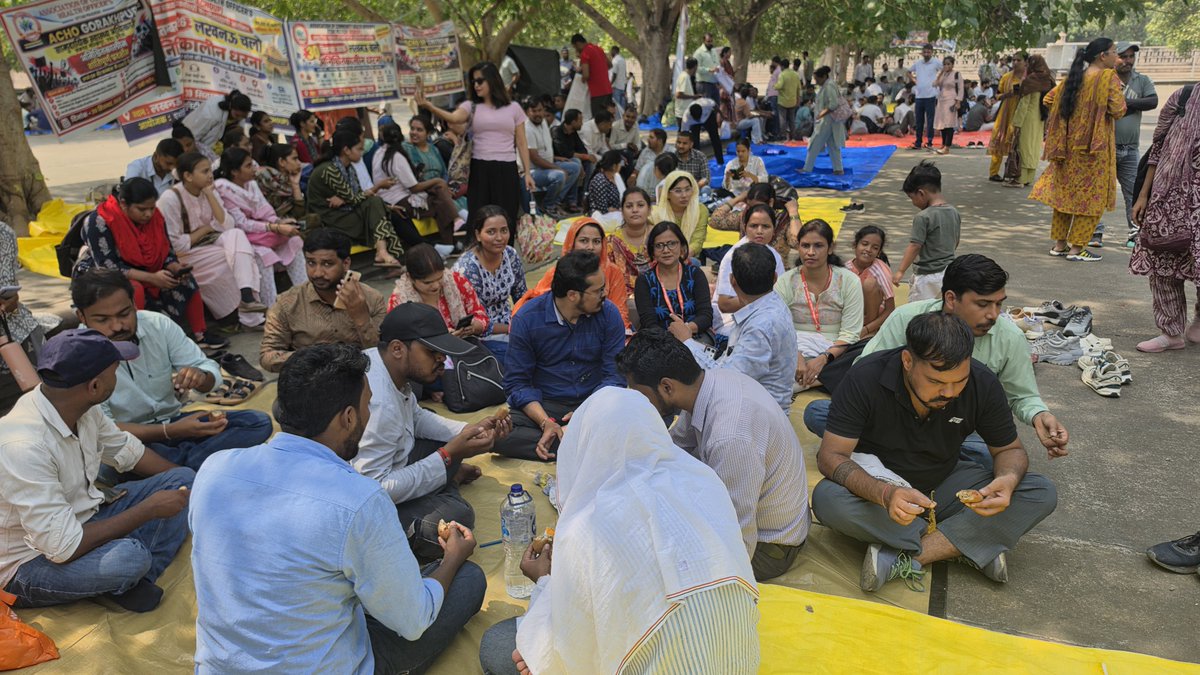 smaakash's tweet photo. @narendramodi स्वास्थ्यकर्मियों की आवाज़ सुनी जानी चाहिए।
@PMOIndia @CMOfficeUP
#UPCHO #CHO #CommunityHealthOfficer #RuralHealthcare #UttarPradesh https://t.co/EbUXelnVxE