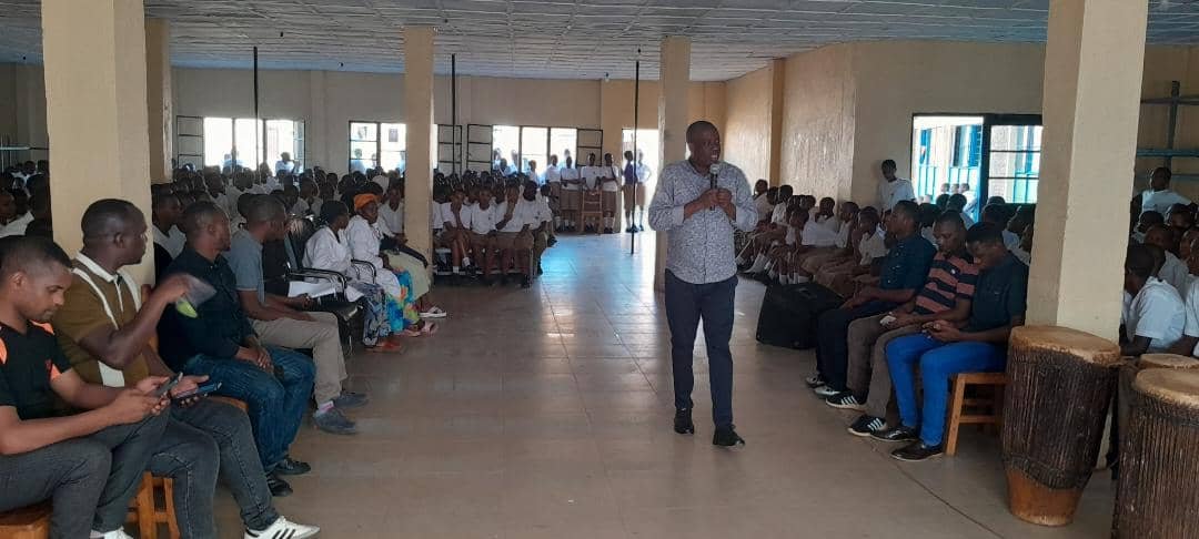 GasoreTheoneste's tweet photo. 🔷️This afternoon at College de Butamwa, as part of the ceremony welcoming new Intore into the existing group, a cultural entertainment event known as “Njya Rugamba” was held, where students of the school showcased their various talents.

🔷️During the event, the School Headteacher, Mr. NTAGISHYIKA RWAGATERA Mike, welcomed the newly admitted Intore and encouraged them to feel at home. He also highlighted some of the values that define the #Imparirwakurusha of College de Butamwa, including unity, punctuality, and being role models.

🔷️He said that he would accompany and support them so that the school can continue to excel and stand out at the national level. He further urged them to continue following and supporting government programmes, including initiatives to prevent and fight drug abuse among young people, particularly illicit and non-standard alcoholic beverages.

🔷️The newly welcomed Intore pledged to preserve the achievements already made and to work even harder to build on them. As Rwandans say: “Bravery is earned through commitment.” ✍️ And again: “A tree is shaped while it is still young.” ✍️🇷🇼🙏 @Rwanda_Edu @Unity_MemoryRw @ClaudetteIrere @REBRwanda @UnityClubRw @CityofKigali @nyarugenge @mbanelson @KARANGWASewase @Ollegkar