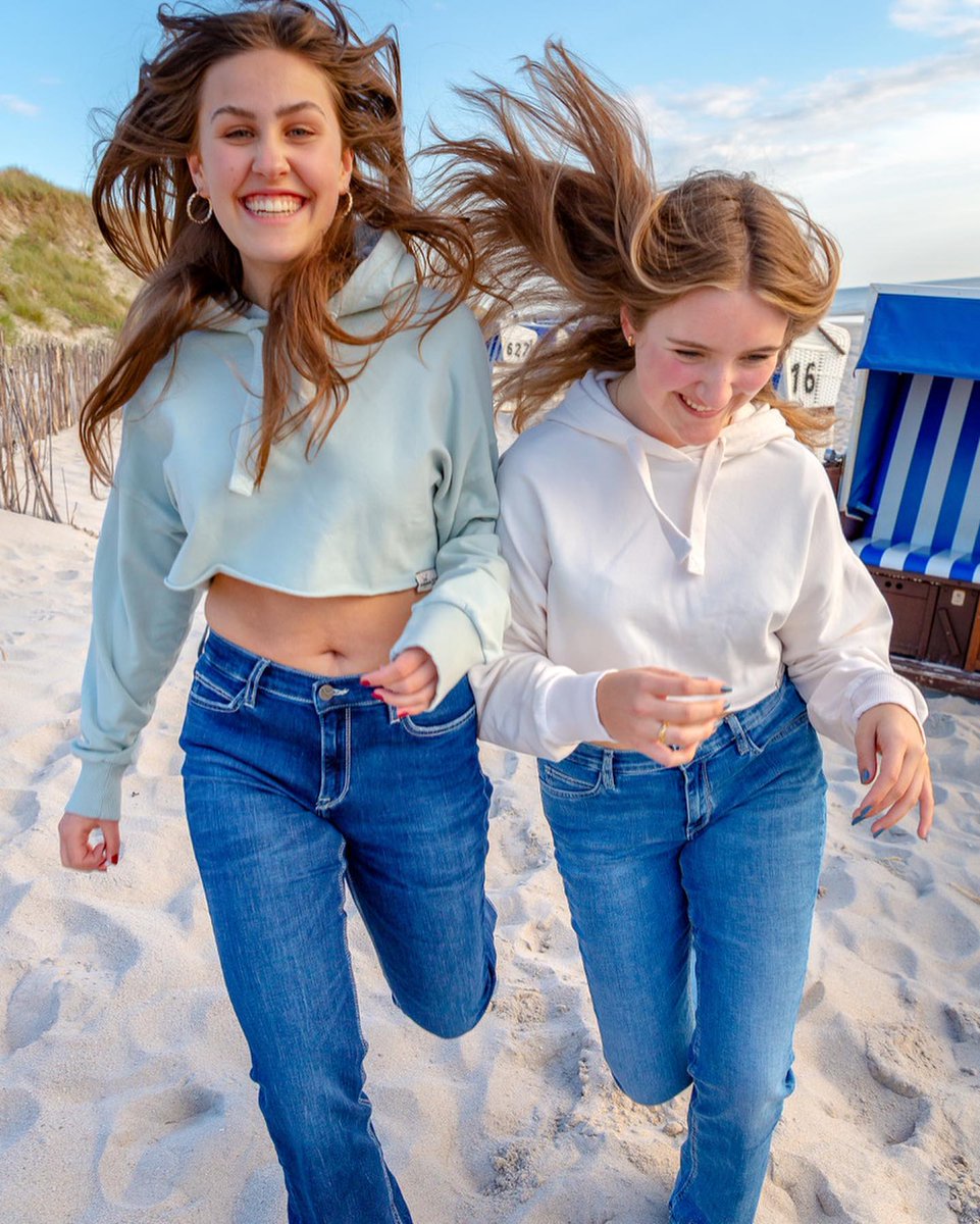 _tatah_10's tweet photo. I really wish you all could be BEACH GIRLS. https://t.co/W5ATyiGMIS