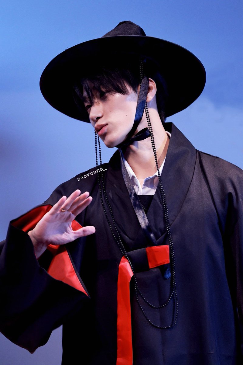 allforsan710's tweet photo. Saja Boys' Abby was spotted doing Choi San's viral 'Bad' pose in recent fansign 🤭 https://t.co/72ve2KJbe1