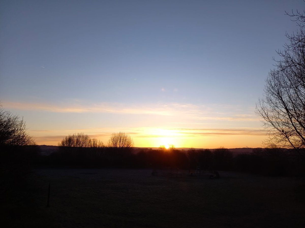 MichaelBur15518's tweet photo. Happy weekend, everyone! ☀️ Hope you get to unplug, recharge, and do whatever brings you joy. Enjoy every bit of it! ✨ https://t.co/hyC6VzC0Lb