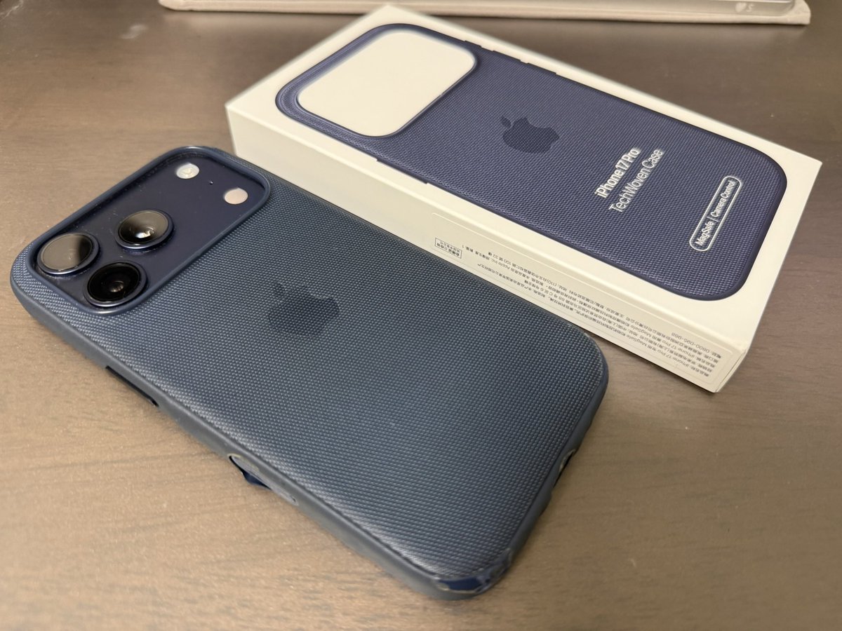 myb's tweet photo. 前に海の中でじゃばじゃばiPhone使ったら、本体は何ともないがケースがふやけてボロボロになったので、新機種シーズンだけど旧機種のケースを買い替え。 https://t.co/JU5NLFgbJY