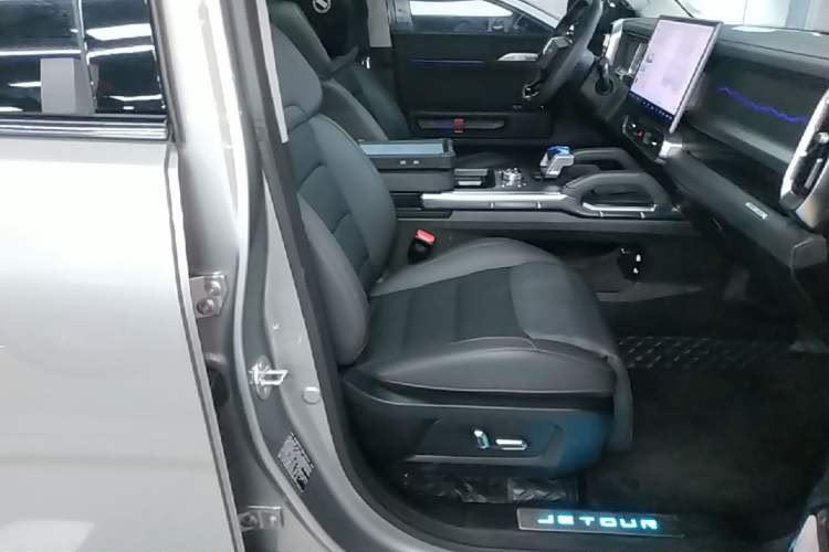 EdwinAmoako4's tweet photo. 2024 Jetour T2 
Hybrid (Petrol and electric)
5-Seater
Cost and shipping to Tema (CIF): 345,000 cedis https://t.co/JsUCWQhmz1
