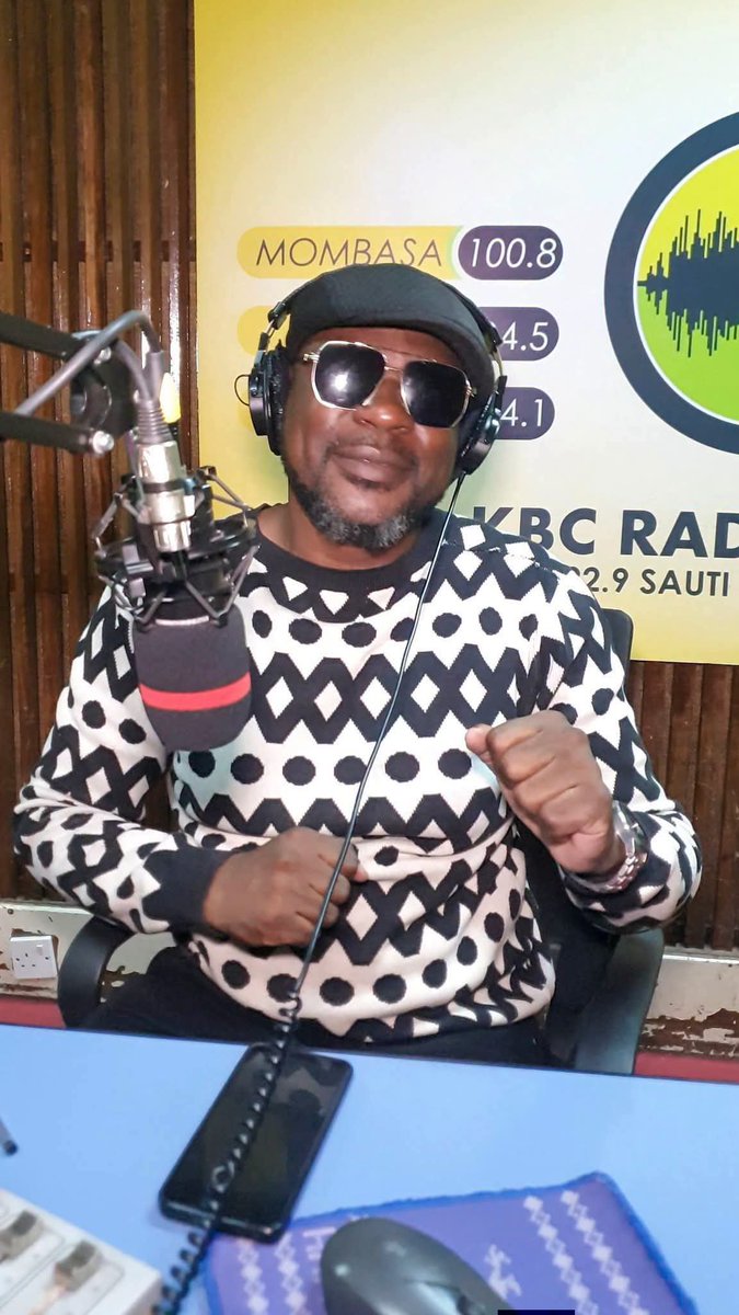 Mtotomzuri001's tweet photo. You Must ...Calculate ...
Prince Eyango...

Ni #RabaRaba Check in time...
 Na
Headmaster Wa Chuo Kikuu Cha Rhumba 
Mzairwa @ya_mfumu

@RadioTaifaFM 

#RabaRaba...Mambo ni #RabaRaba https://t.co/l8FI0ZZCRb