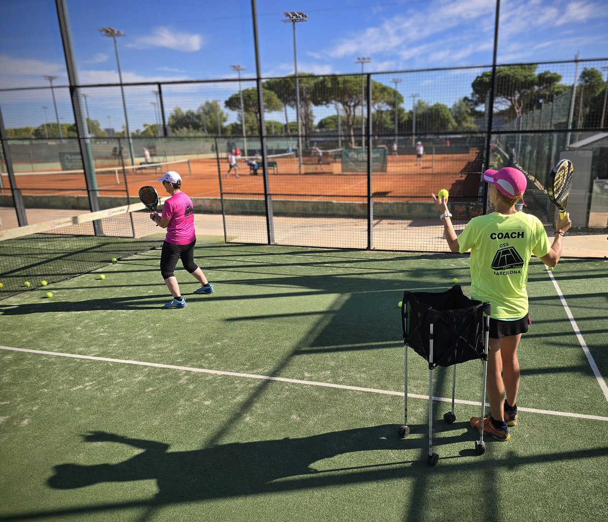 ouisportspirit's tweet photo. Au padel, le point se construit souvent au filet 🎾 Placement, préparation, volée et choix de zone : nos coachs vous aident à ajuster les détails pour gagner en précision, contrôle et confiance.
#OSSBarcelone #Padel #StagePadel #Barcelone #PadelTraining https://t.co/rsvmENzDT7