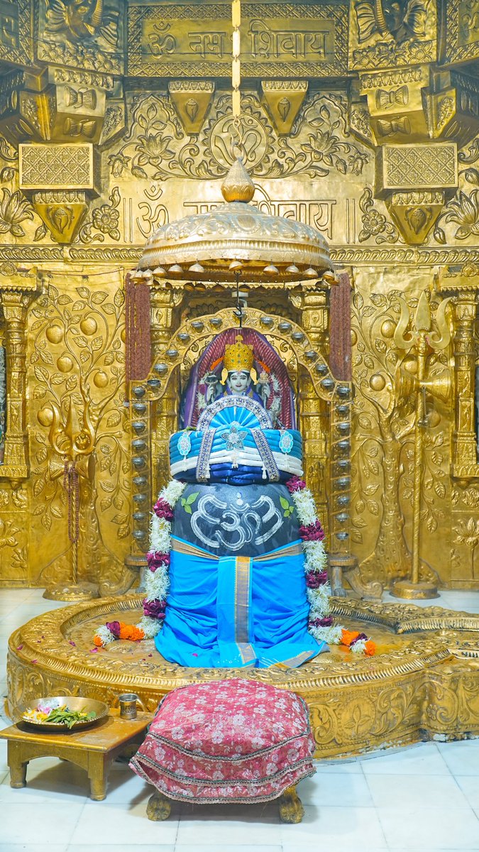 Somnath_Temple's tweet photo. श्री सोमनाथ महादेव मंदिर,
प्रथम ज्योतिर्लिंग - गुजरात (सौराष्ट्र) 
दिनांक: 03 अक्टूबर 2026, भाद्रपद कृष्ण सप्तमी युक्त अष्टमी - शनिवार
मध्याह्न श्रृंगार
102611337
#somnath #mahadev #shivji
#bhakti #somnathlivedarshan #somnathtemple #JaiSomnath #SomnathSwabhimaanParv

Whatsapp Channel Daily Darshan https://t.co/sndKP0fuKq
