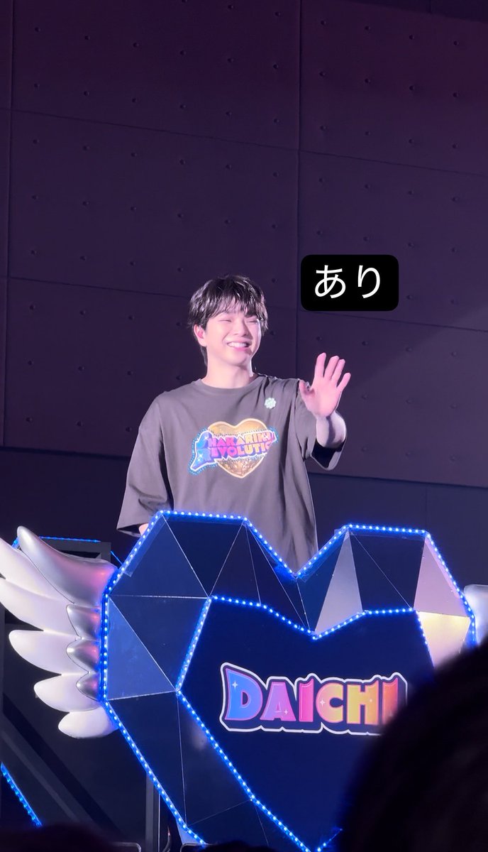 chimo22_'s tweet photo. 撮可の端末設定についてご質問いただいたので公開でも記載しておきます。iPhone16Proを使用していますが、撮影開始前に5倍に切り替えて撮影中は倍率をいじらないようにしています。
また、4K60フレームで撮影➕被写体を長押ししてAE/AFロックをしています。
(AE/AFロックをするのとしないのでこんなに差があります)

今や型落ちしてますが16Proでも割と綺麗に撮れるので是非〜
(当たり前に18Proの方が綺麗です)