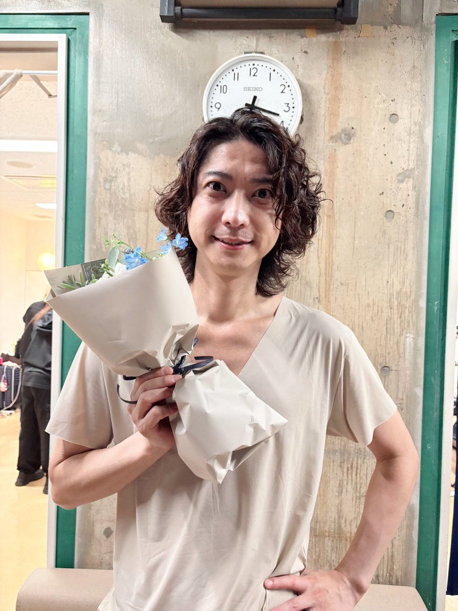 zukky1003's tweet photo. 43歳になりました！
いつも応援してくださっている皆様のおかげです。
ありがとうございます！！

#ロミジュリOC

舞台の上でお祝いしていただけるなんて。
幸せな時間をありがとうございました！

明日、ついに千秋楽！ https://t.co/tEbKjViwEt