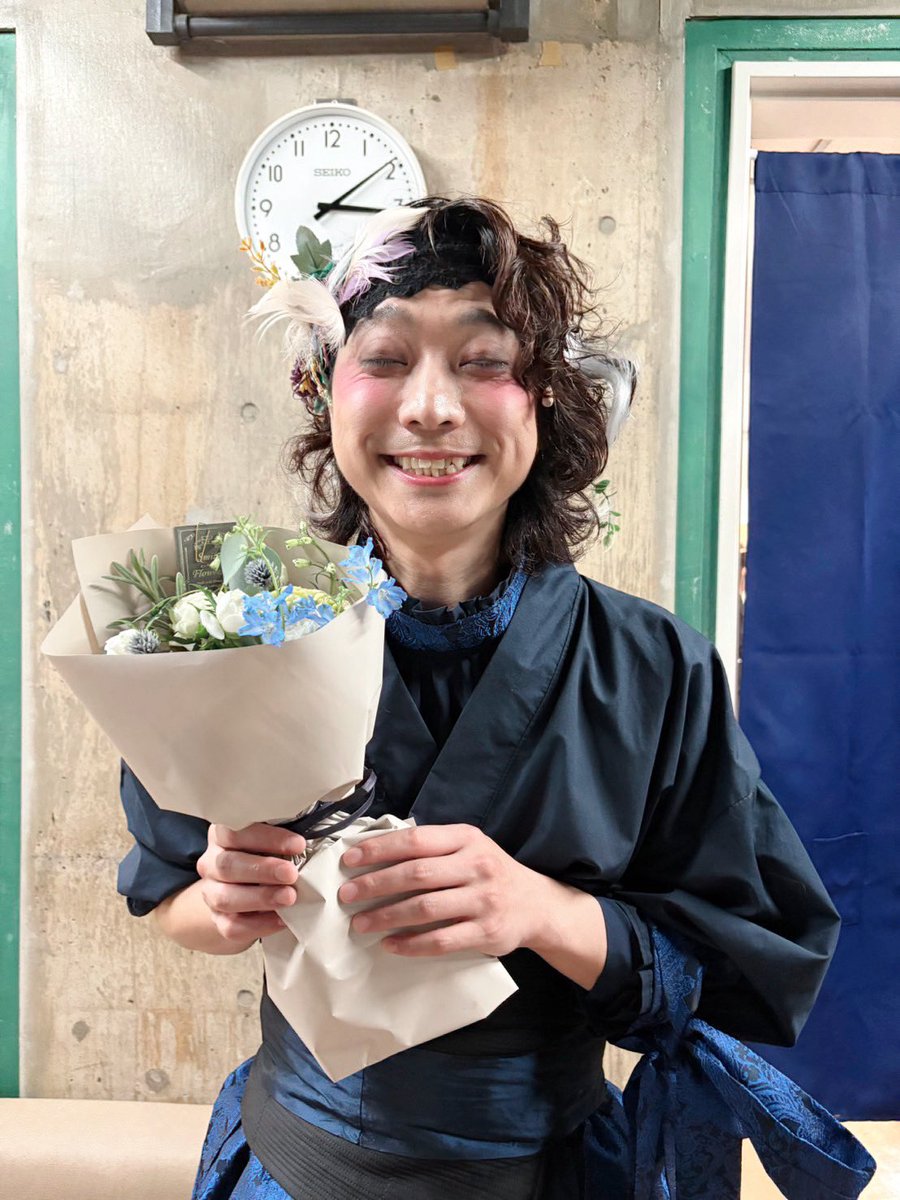 zukky1003's tweet photo. 43歳になりました！
いつも応援してくださっている皆様のおかげです。
ありがとうございます！！

#ロミジュリOC

舞台の上でお祝いしていただけるなんて。
幸せな時間をありがとうございました！

明日、ついに千秋楽！ https://t.co/tEbKjViwEt