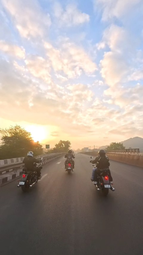 bk_biel's tweet photo. Sunday rides. Thunder tides. https://t.co/hLdd8CC1An