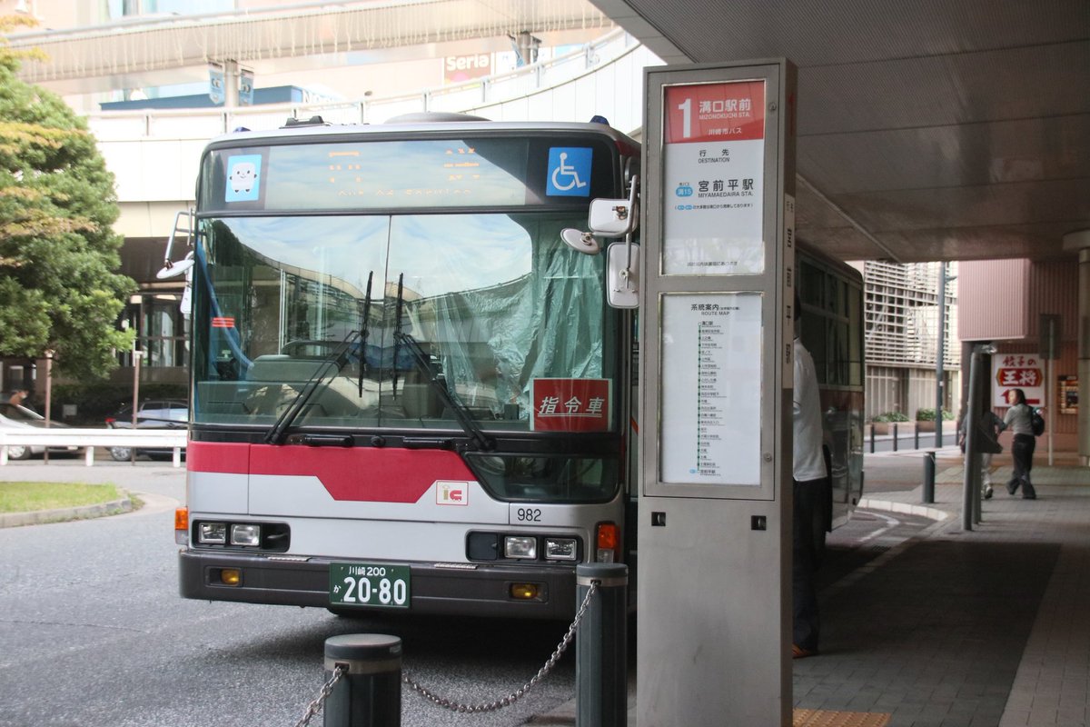 SSR_Exp's tweet photo. 本日は多摩川花火大会です！交通規制対策でしょうか、司令車が止まってました（笑） お疲れさまです…！ https://t.co/WUMa1ifOSn