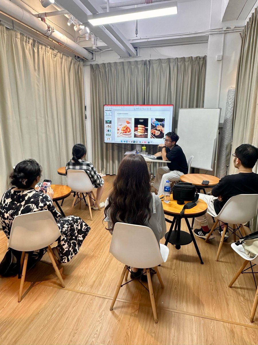 LillyJacoxuchq's tweet photo. Taller práctico de marketing digital para pequeas empresas Aprendimos herramientas de gestión de redes sociales hoy! Gracias a todos los asistentes. #MarketingDigital #CapacitaciónEmpresarial https://t.co/A47Qlj1Kf2