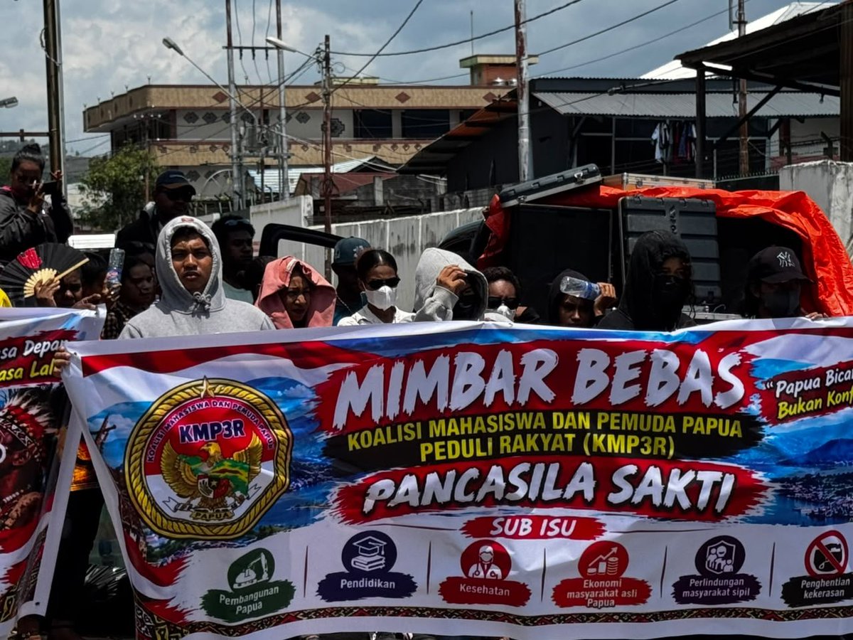 mud918's tweet photo. Fondasi ideologi bangsa sudah paling pas untuk merancang masa depan wilayah timur agar makin sejahtera dan penuh keberkahan. 🇲🇨 #PapuaJagaPancasila #PapuaSetiaNKRI https://t.co/OMLUNlpxY7