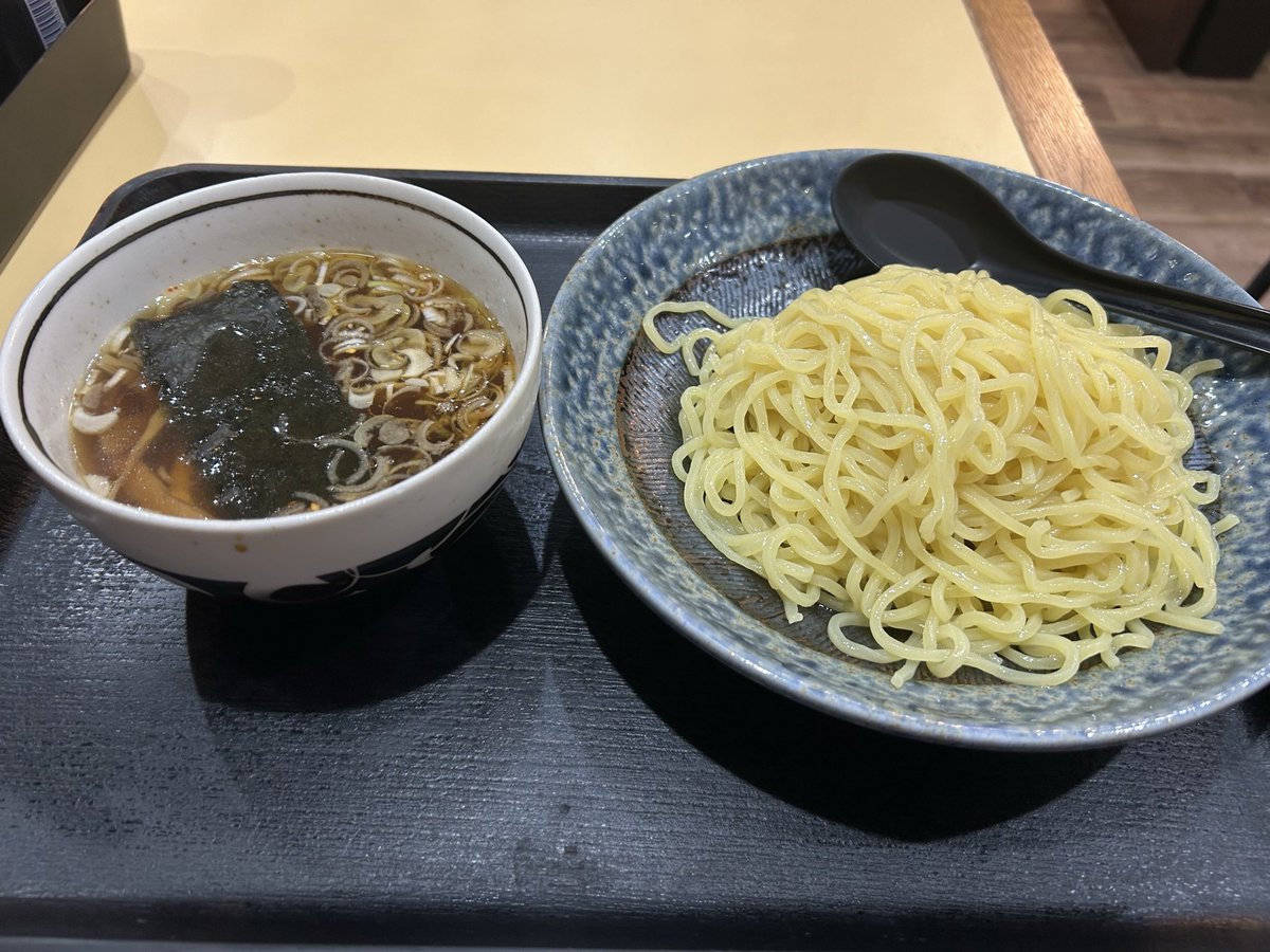 abbau17's tweet photo. 大王亭 @豊田
つけ麺 大王餃子ハーフ https://t.co/nVe7UCIuLh