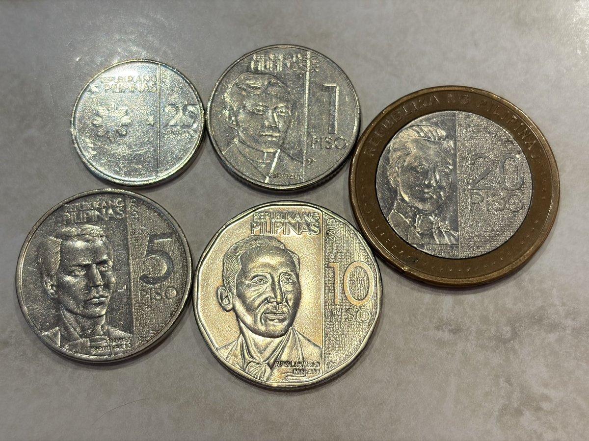 DjandoM's tweet photo. The new coins are so fat and heavy and hard to distinguish from each other by feel lmao https://t.co/cEDw8VpXM6