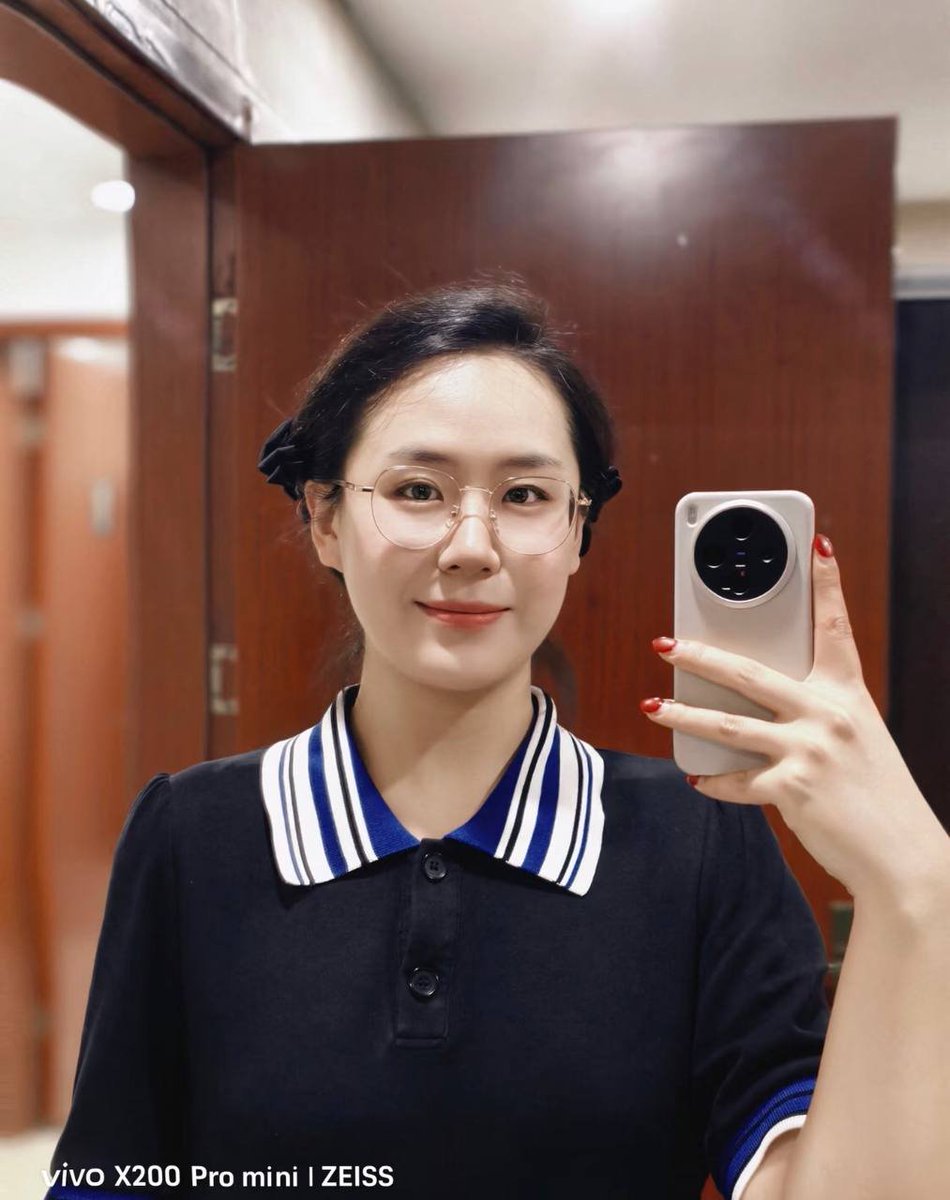 fynshkri's tweet photo. 看到好多人说微信出了一个可以约的功能，还堪比漂流瓶，有人知道在哪里吗？我怎么找不到呢？？ https://t.co/K2SZsKNx5J