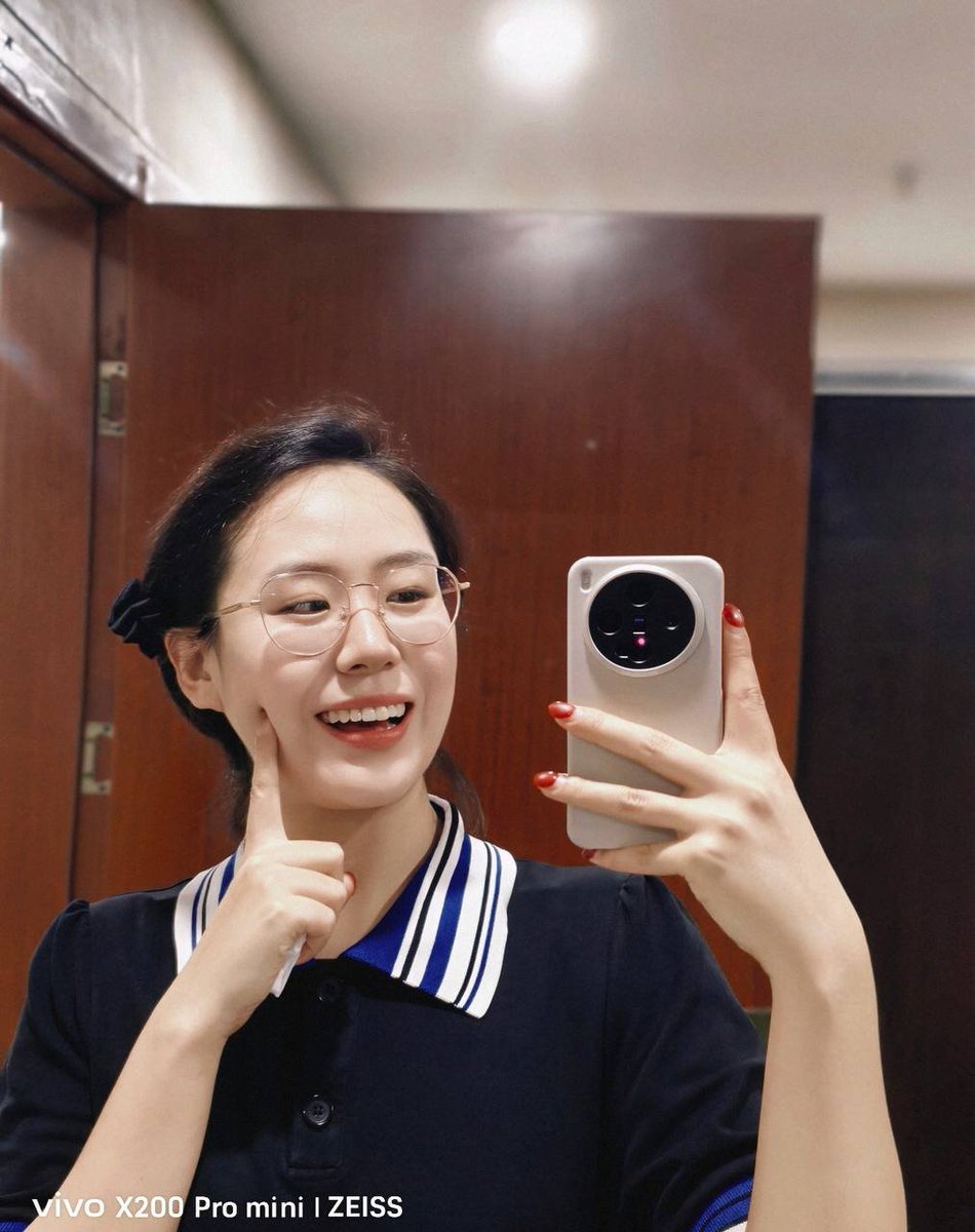fynshkri's tweet photo. 看到好多人说微信出了一个可以约的功能，还堪比漂流瓶，有人知道在哪里吗？我怎么找不到呢？？ https://t.co/K2SZsKNx5J