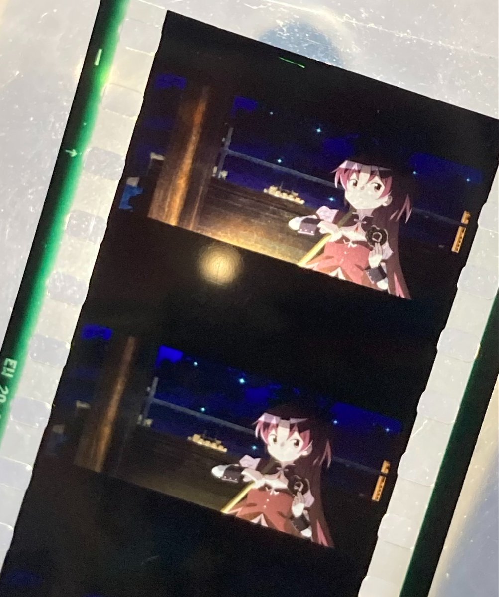nemui_nday's tweet photo. まどマギ廻天🎬フィルム特典🎞️
キャラいたらいいなぁと思いながら開封

一枚目→😈ほむらちゃん❗️

二枚目→ちらっと端っこから見て、真っ赤だな…背景…？いや、ほむらの横顔見える…いやワスちゃんもいるぅぅぅ😍

三枚目→推し(杏子ちゃん)キタ‼️

最高〜〜🥳

#ワルプルギスの廻天フィルム選手権 https://t.co/DFC0gcl47N