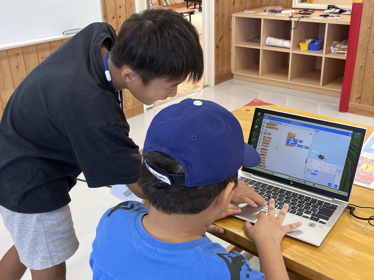 CoderDojoIyo's tweet photo. 第84回CoderDojo伊予、終了しました〜

Scratchで変なゲームを作ってゲラゲラ笑ったり、マイクラ組はもくもく作ったりしてました😊

次回は11/29です！

#CoderDojo伊予 #CoderDojo https://t.co/lf5Qjudrk2