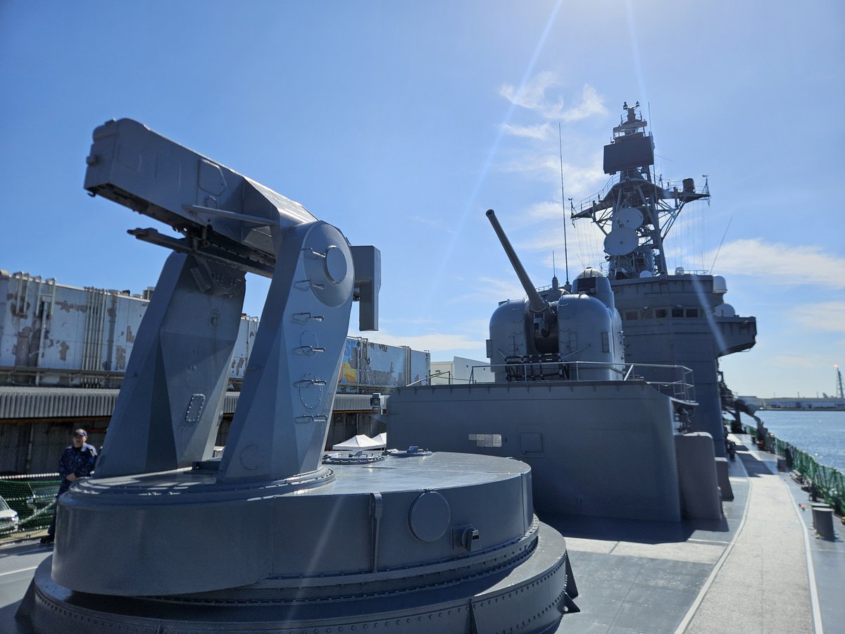 113_jnr's tweet photo. 今回ご縁が有りしまかぜの特別公開に参加しました！
艦橋や装備品の詳しい解説、普段滅多に入れない場所など……忘れられない見学になりました！
人が少ないのでさまざまな場所、アングルから撮影、今回の公開が最期だそうです……寂しいですが最期まで追いかけます！
明日も楽しみです！！ https://t.co/NwTqegHNgS