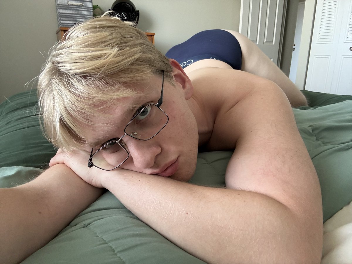 daltjbol's tweet photo. I got new glasses https://t.co/qx5oTF6yxS